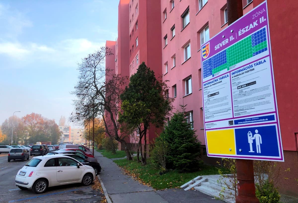 Akinek nem a városban lesz az állandó lakhelye, azokról nagyon sok pénzt legombolnak majd a rezidens parkolásért Dunaszerdahelyen
