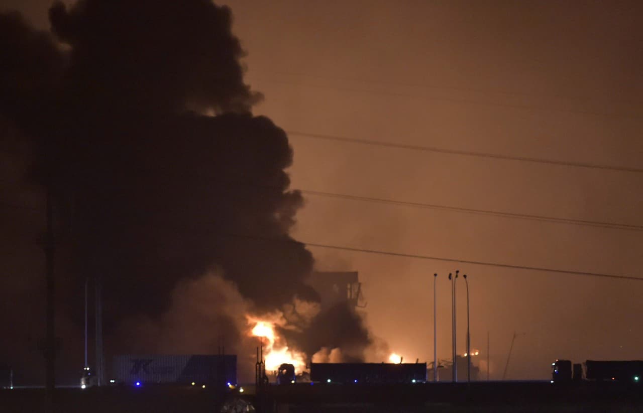 Tizenöt ember meghalt, miután kazánrobbanás történt egy csomagolóanyag-gyárban