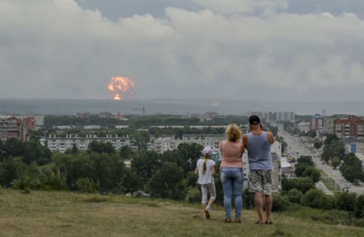 Hét ember szenvedett sérüléseket, közülük ketten meghaltak egy oroszországi olajlelőhelyen történt robbanásban