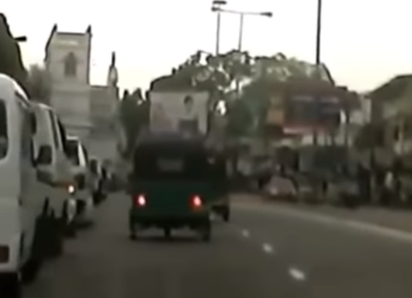 Videón az egyik robbantásos támadás Srí Lankán