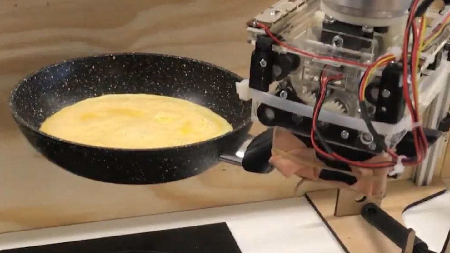 Robotséf készített omlettet a tudósoknak, jobb lett íze, mint amire számítottak – VIDEÓ 