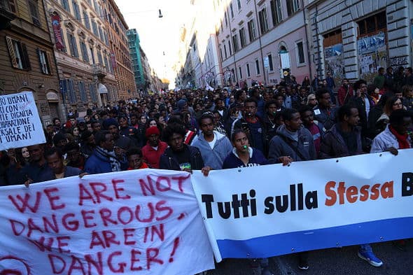 Húszezer afrikai bevándorló tüntetett Rómában
