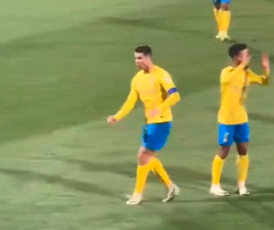 Obszcén gesztus miatt egymeccses eltiltást kapott Cristiano Ronaldo (VIDEÓ)