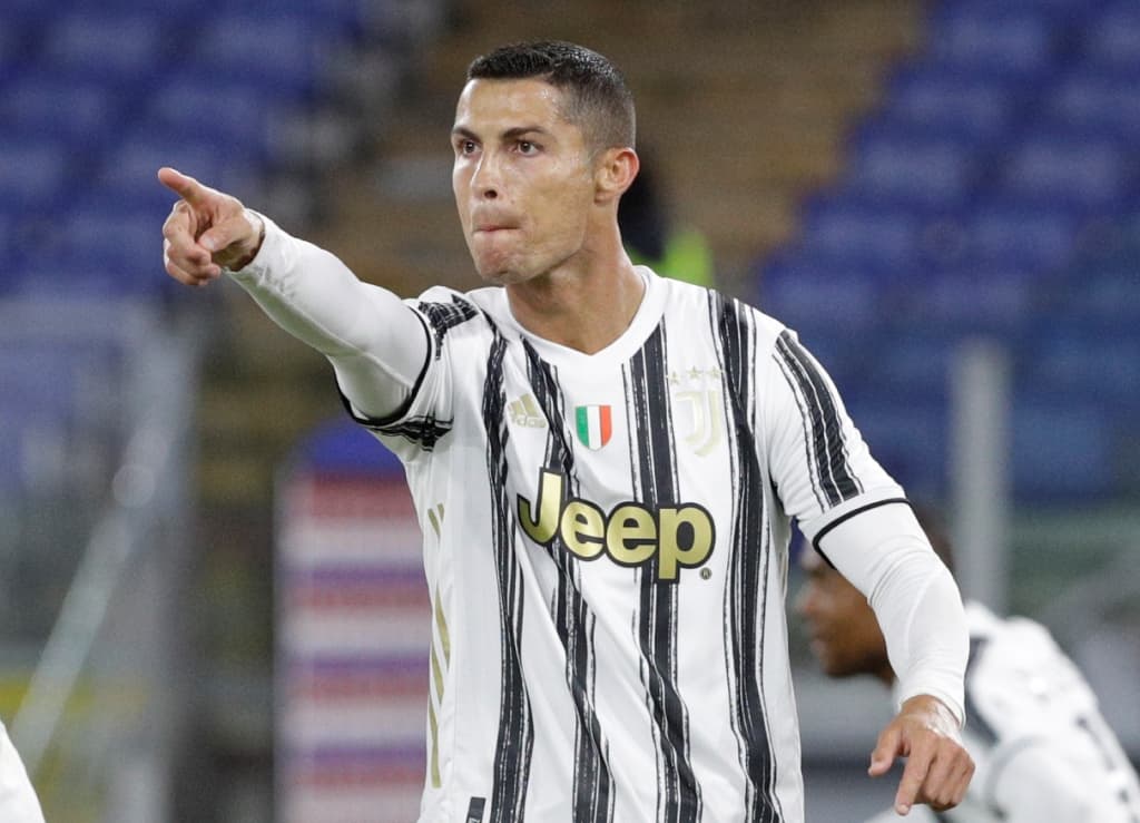 Ronaldo és az olasz sportminiszter tovább osztja egymást
