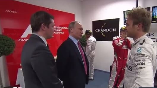 Putyin kínos beszélgetést folytatott Nico Rosberggel