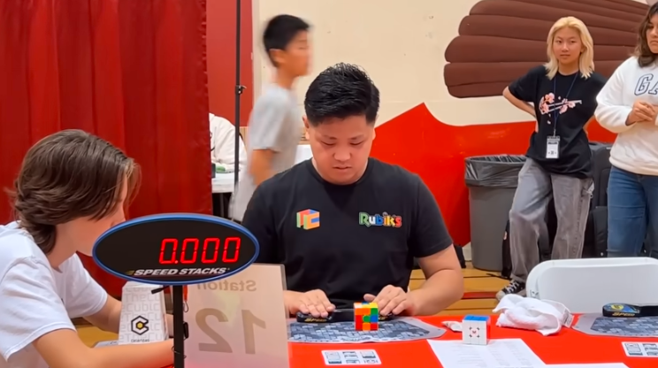 Elképesztő! Megdőlt a Rubik-kocka kirakásának világrekordja (VIDEÓ)
