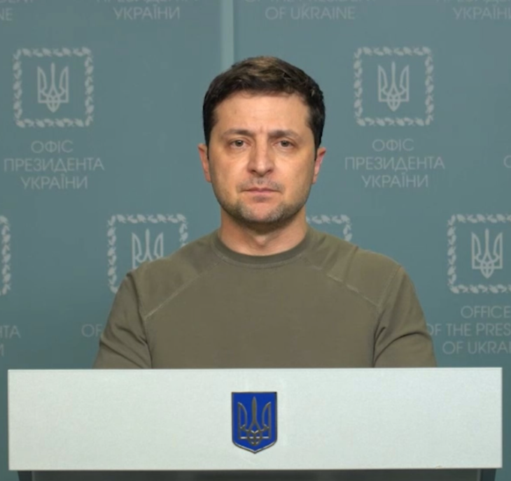 Zelenszkij: A tűzszüneti tárgyalásokhoz Oroszország állítsa le az ukrán városok bombázását!