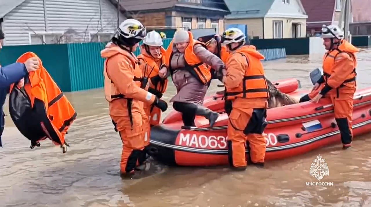 Hatszáz ház került víz alá egy orosz városban egy átszakadt gát miatt