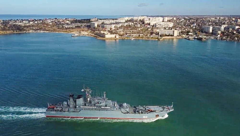 Több tucat orosz hadihajó kezdett hadgyakorlatot a Krím félszigetnél
