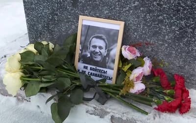 Az EU szankciókkal sújtott többeket, akik kapcsolatba hozhatók Alekszej Navalnij halálával