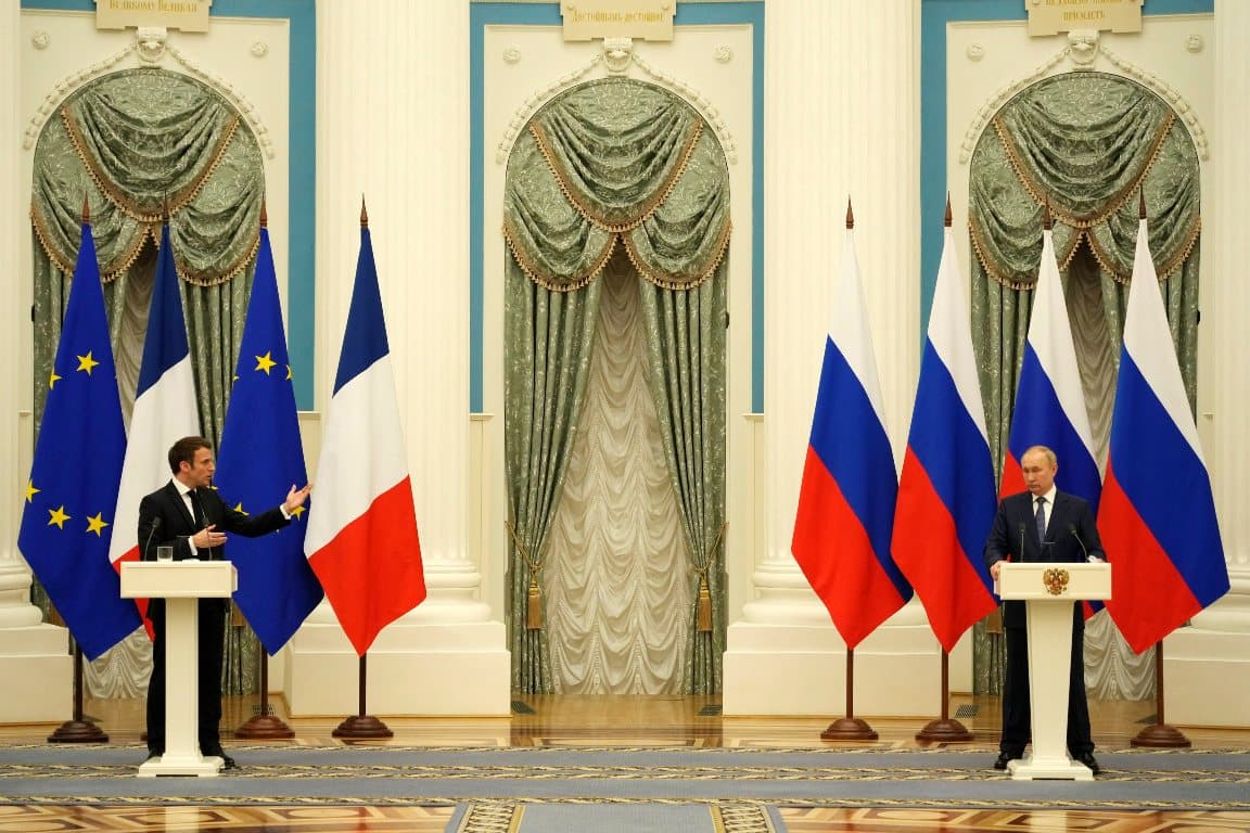 Macron új biztonsági mechanizmusokat sürget, miután találkozott Putyinnal