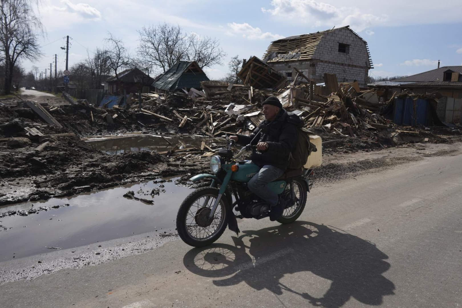 Szlovák rendőrök segítenek dokumentálni Ukrajnában a háborús bűncselekményeket