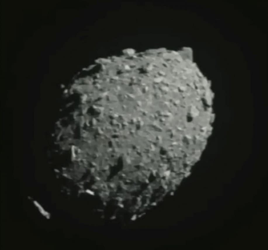 A Ryugu aszteroidáról származó minták szerint a földi élet kialakulásához a világűrből érkezett meteoritok járulhattak hozzá