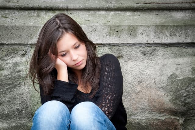 Egyre több boldogtalan tizenéves lány Nagy-Britanniában