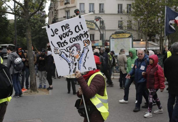 Kisebb számban, de ismét tüntettek a franciaországi sárgamellényes mozgalom tagjai