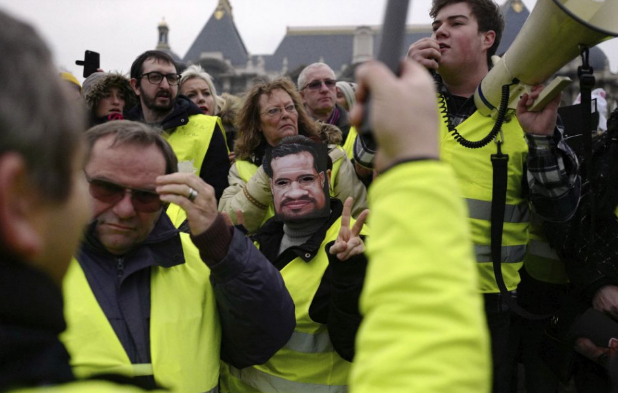 Franciaországi zavargások - Könnygázzal és vízágyúkkal oszlatott a párizsi rendőrség