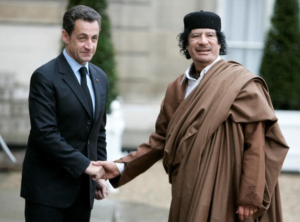 Bíróságon kell megmagyaráznia Sarkozynek, kapott-e támogatást Kadhafitól