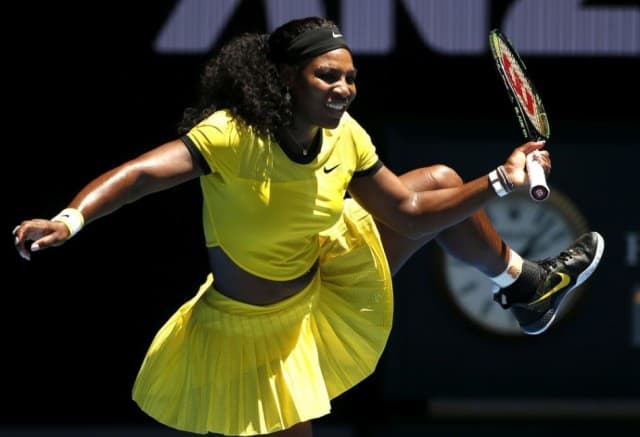 Serena Williams félmeztelenre vetkőzött egy kampányhoz (VIDEÓ)