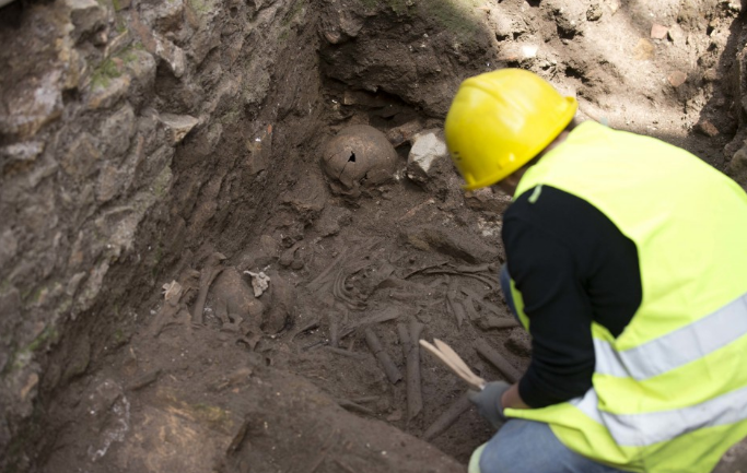 Bronzkori sírokat találtak a régészek Rimaszombatban