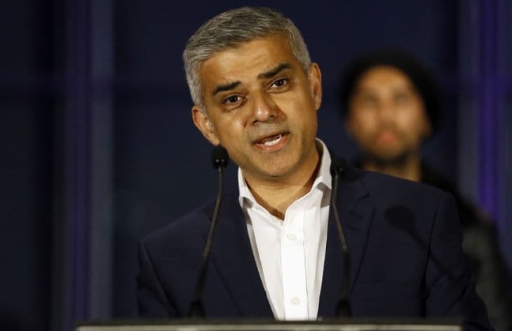 Sadiq Khan, London munkáspárti polgármestere 25 százalékponttal vezet a konzervatív jelölt előtt