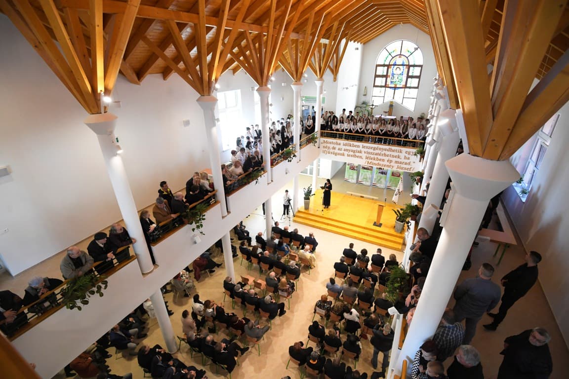 Átadták a Boldog Salkaházi Sára Egyházi Iskolaközpontot Szepsin (FOTÓK)