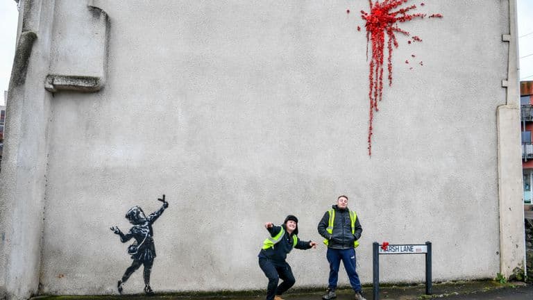 Banksy Bálint-napi ajándékot adott szülővárosának, Bristolnak