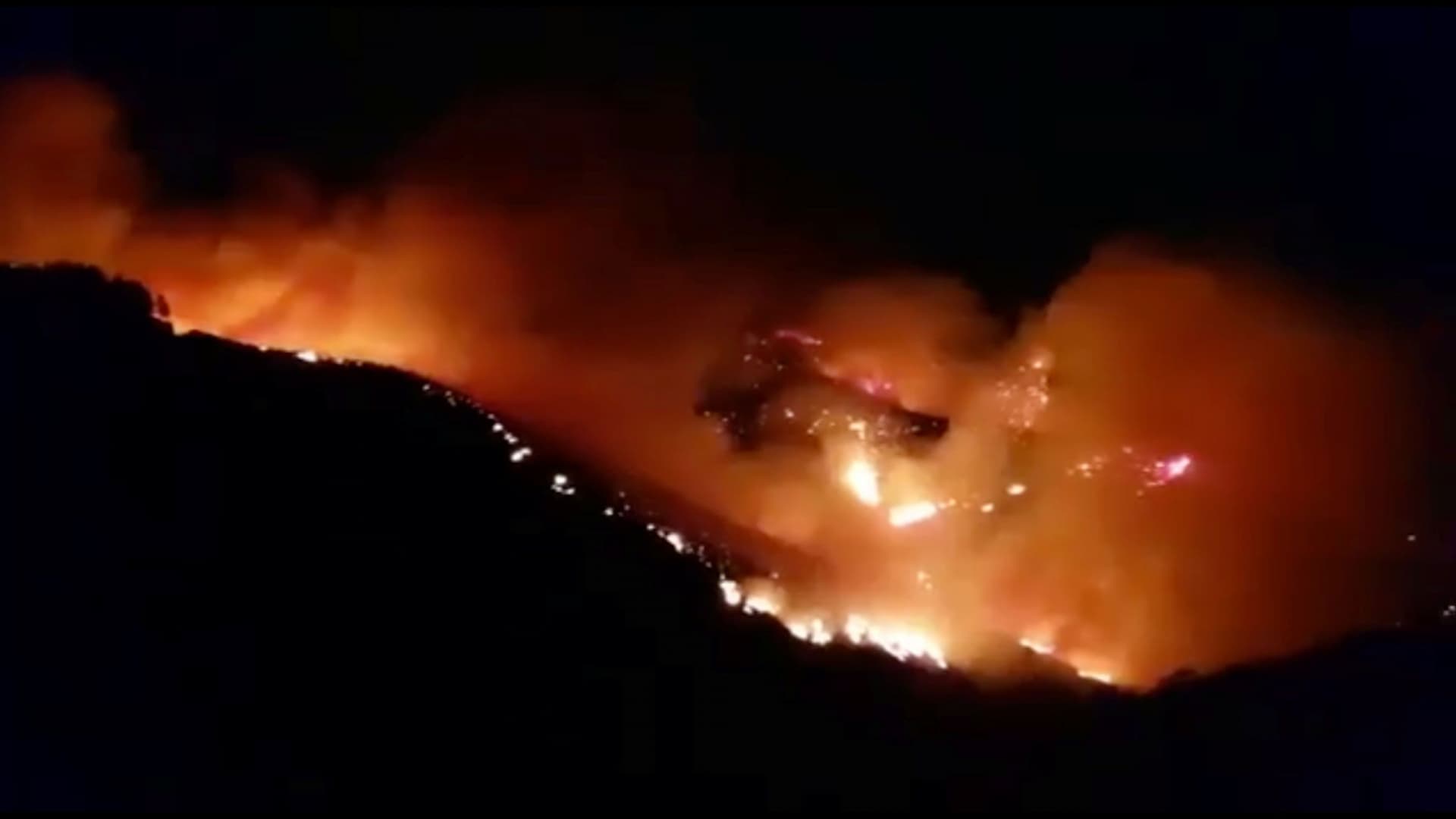 Súlyos erdőtűz pusztít Gran Canaria hegyeiben
