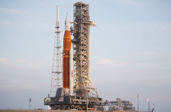 Péntekre halasztotta a NASA az Artemis I misszió óriás holdrakétájának kilövését