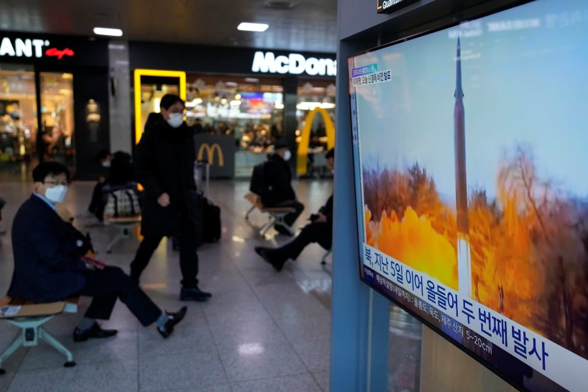 Észak-Korea ismét rakétát lőtt ki (FOTÓK)