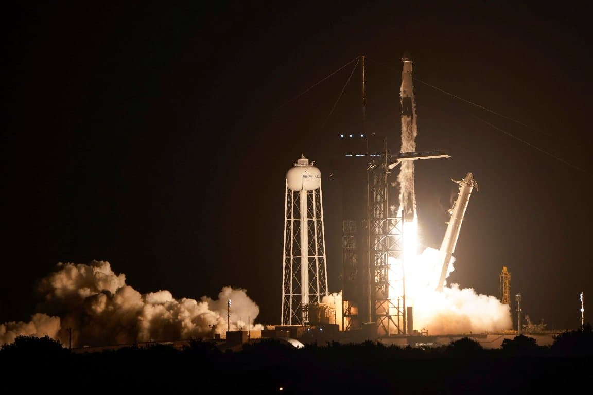 Négy űrhajóst indított a Nemzetközi Űrállomásra a SpaceX