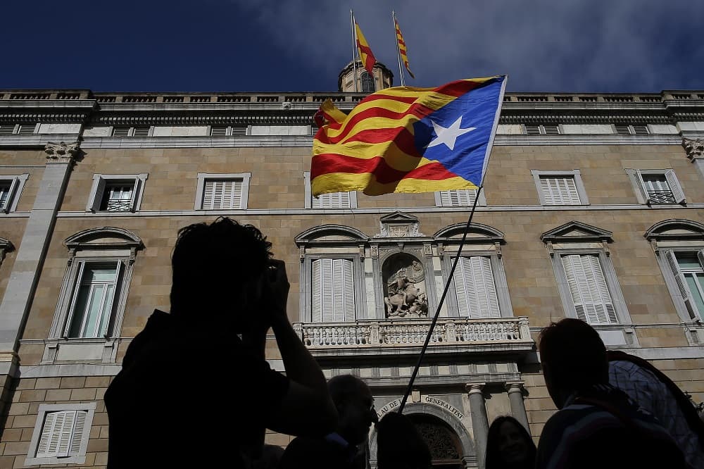 Lázadást gyanít a spanyol ügyészség a volt katalán kormánnyal kapcsolatban
