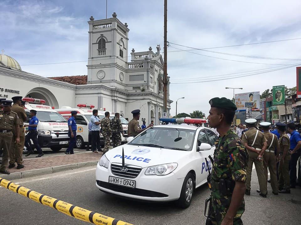 Merényletek Srí Lankán - A terroristacsoport vezetője is az öngyilkos merénylők között volt