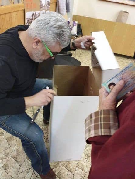 Kočner cimborája miatt áll a bál az egyik szavazóhelyiségben