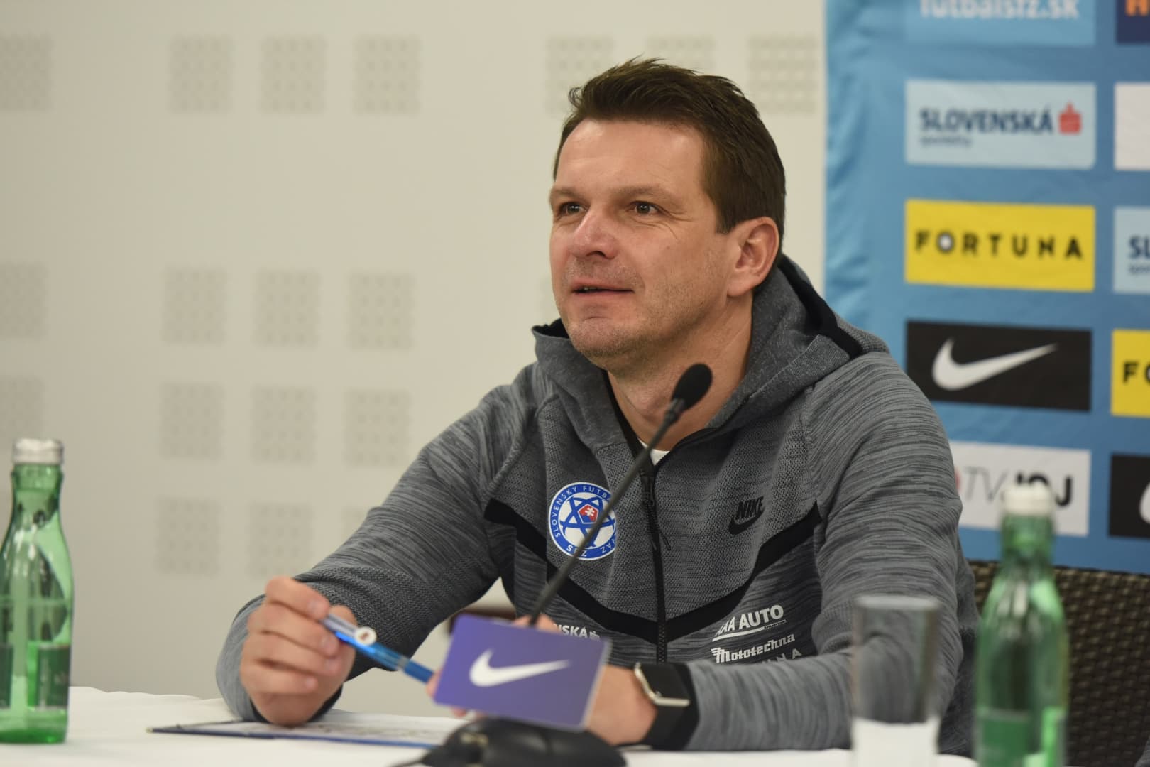 Már tudni, ki veszi át ideiglenesen a szlovák labdarúgó-válogatott irányítását