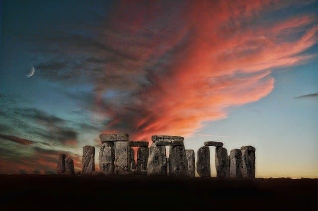 Stonehenge építői diófélékkel és gyümölcsökkel dúsított "energiaszeleteket" ettek