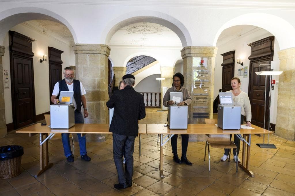 A populista, EU-ellenes néppárt nyerte a parlamenti választást Svájcban