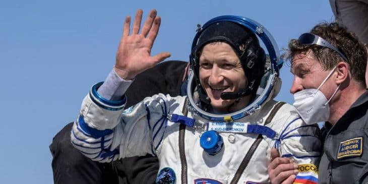 Két orosz és egy amerikai űrhajóssal visszatért a Nemzetközi Űrállomásról egy Szojuz űrhajó