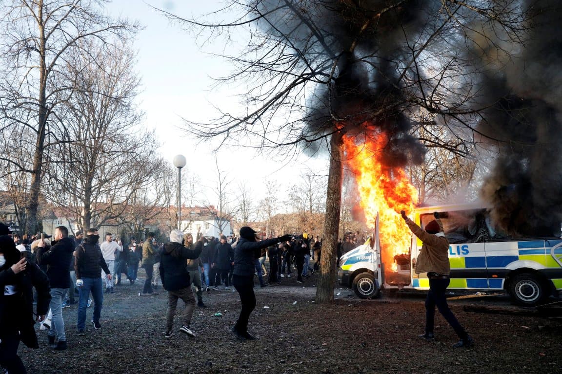 Lövések is dördültek a svédországi, Korán égetés ellen tiltakozó tüntetéseken (FOTÓK)