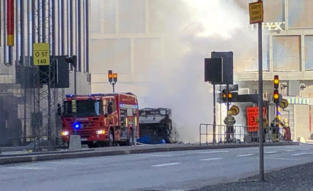 Felrobbant és kigyulladt egy busz Stockholmban