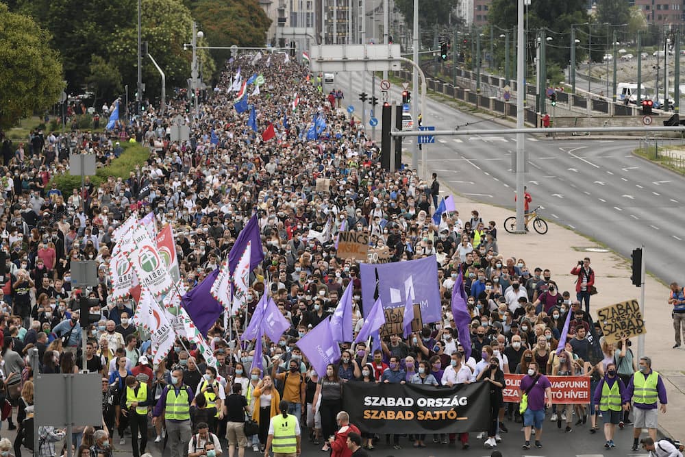 Ezrek tüntettek az Indexért Budapesten