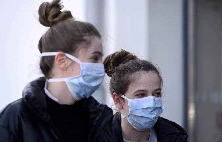 Növekszik a fertőzöttek száma, ezért Ausztria ismét kötelezővé teszi a szájmaszkot