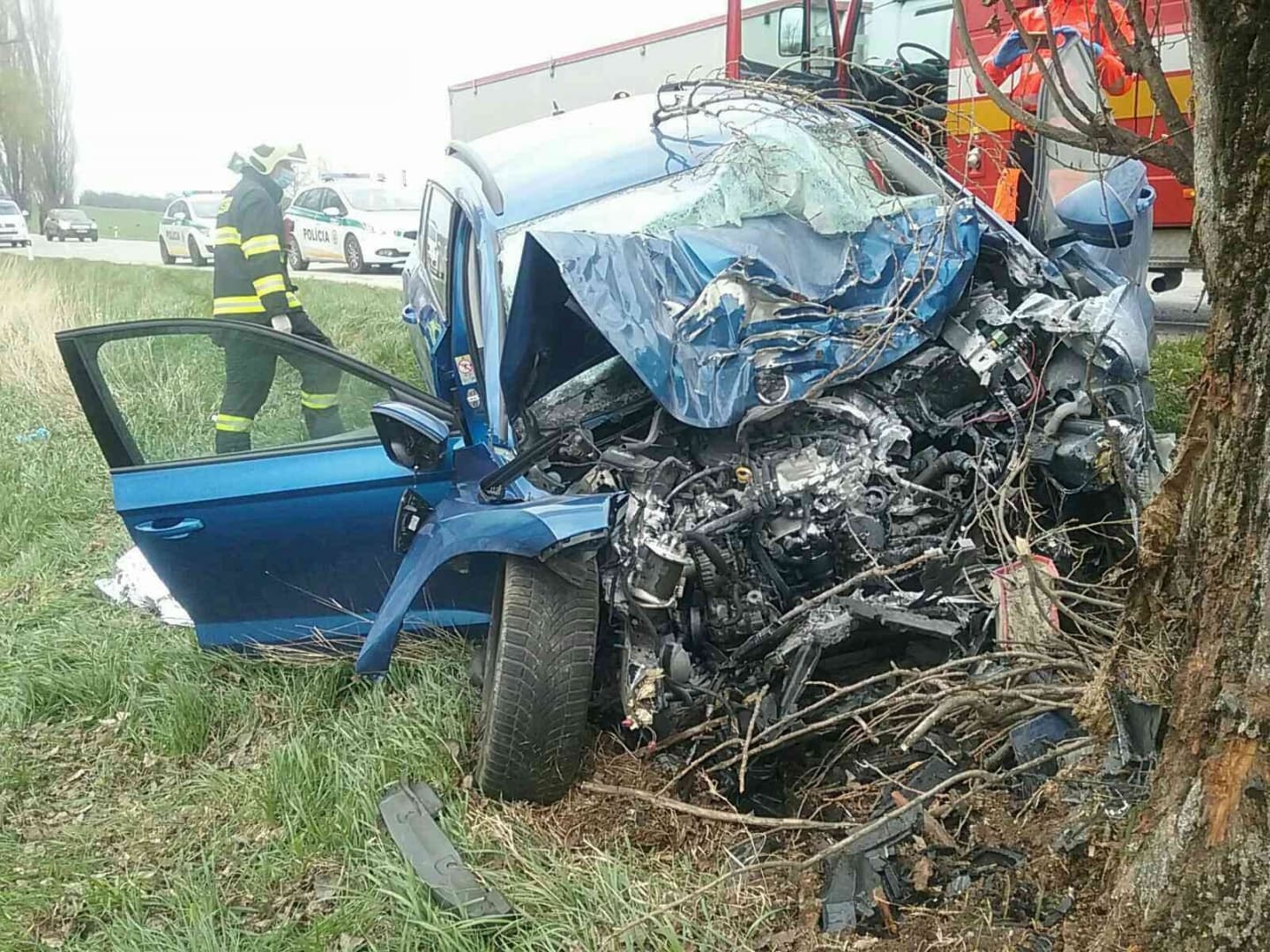 TRAGIKUS BALESET: A tűzoltók próbálták újraéleszteni a sofőrt, de nem sikerült