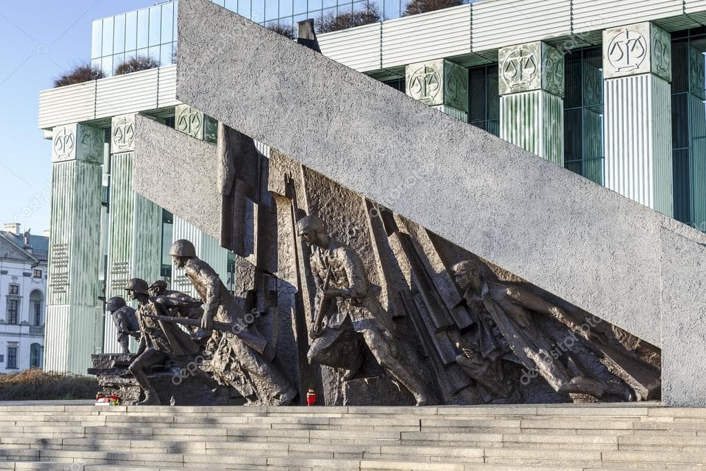 Lebontják a szovjet emlékműveket a lengyelek, Moszkva tiltakozik