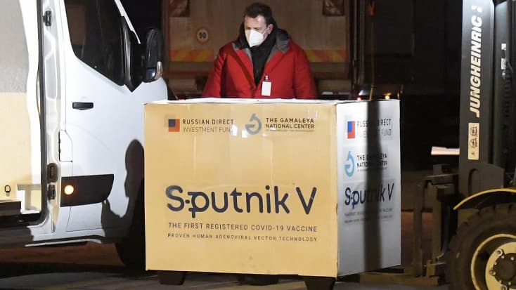 A Szputnyik-kalamajka újabb felvonása: a kezelőorvosok "megússzák", már az állam vállalja magára a felelősséget