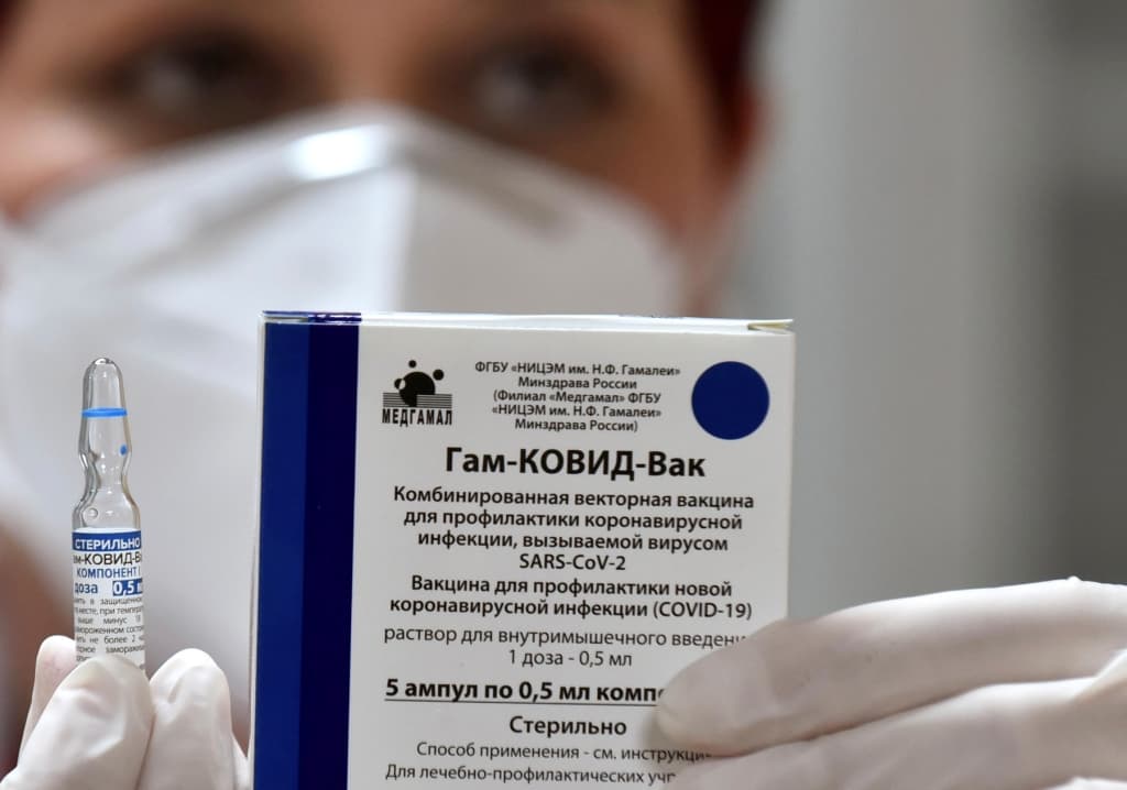 A Szputnyik V gyártója az EU-hoz fordult, megkezdik a vakcina vizsgálatát