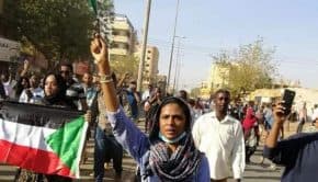 Folytatódnak az elnök elleni tüntetések Szudánban