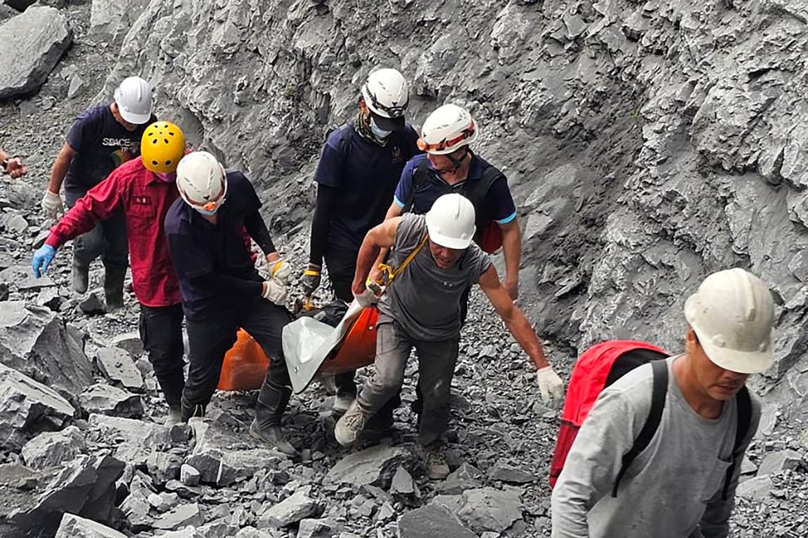 Nőtt a tajvani földrengés halálos áldozatainak száma, a mentési munkát földcsuszamlás veszélye nehezíti