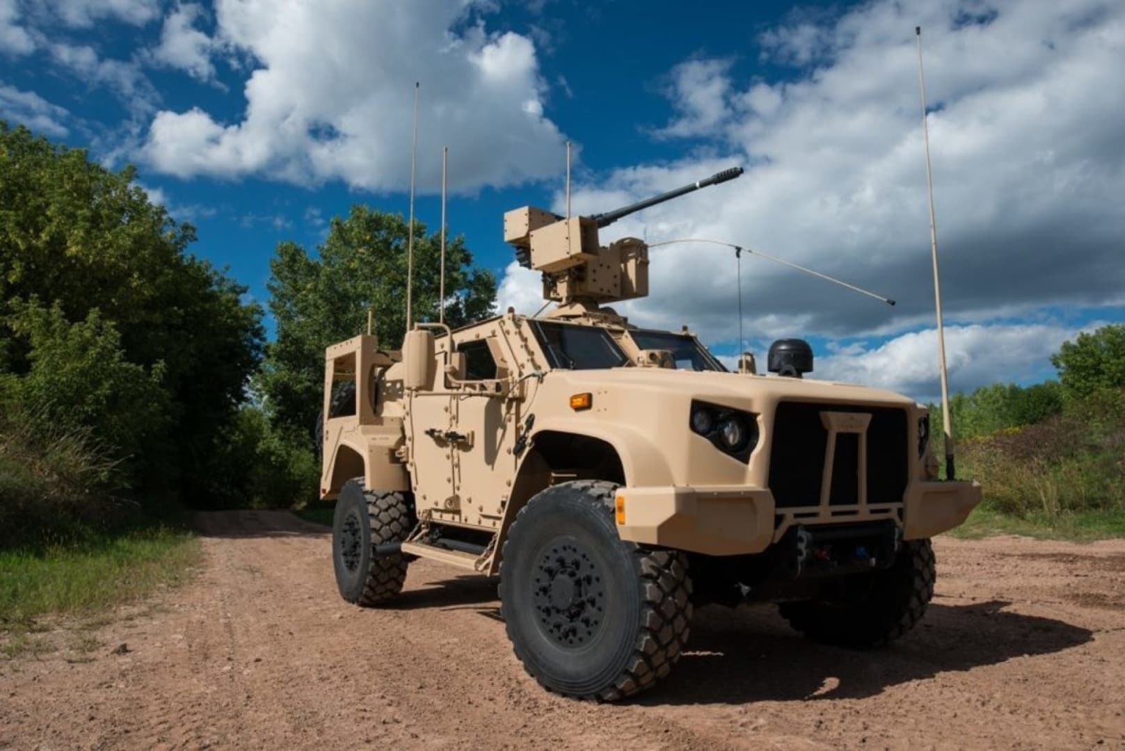 A védelmi minisztérium elfogadta az amerikaiak ajánlatát, majdnem 200 millióért érkeznek taktikai járművek