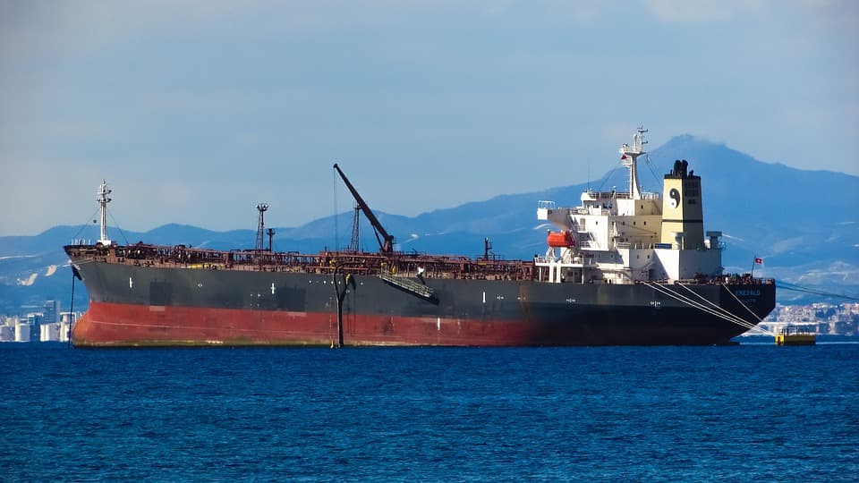 Elsüllyedt a lángoló iráni tartályhajó