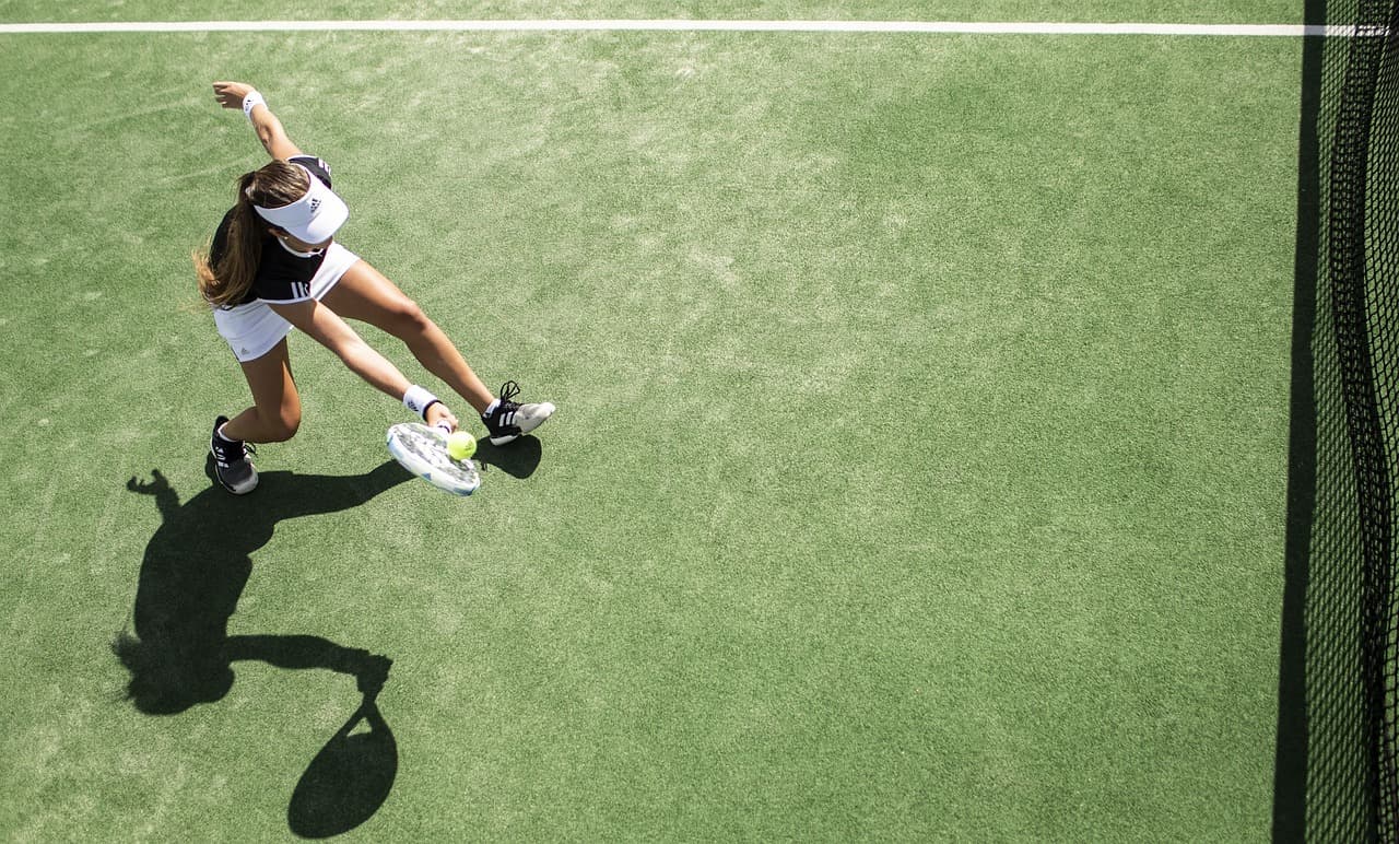 Roland Garros - Leléptették a női párost, miután fejbe találtak labdával egy labdaszedőt